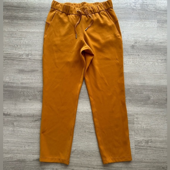 Lululemon Athletica Lululemon On the Fly 7/8 Pant  Relaxed Fit  Sz 6 like new - Picture 2 of 6